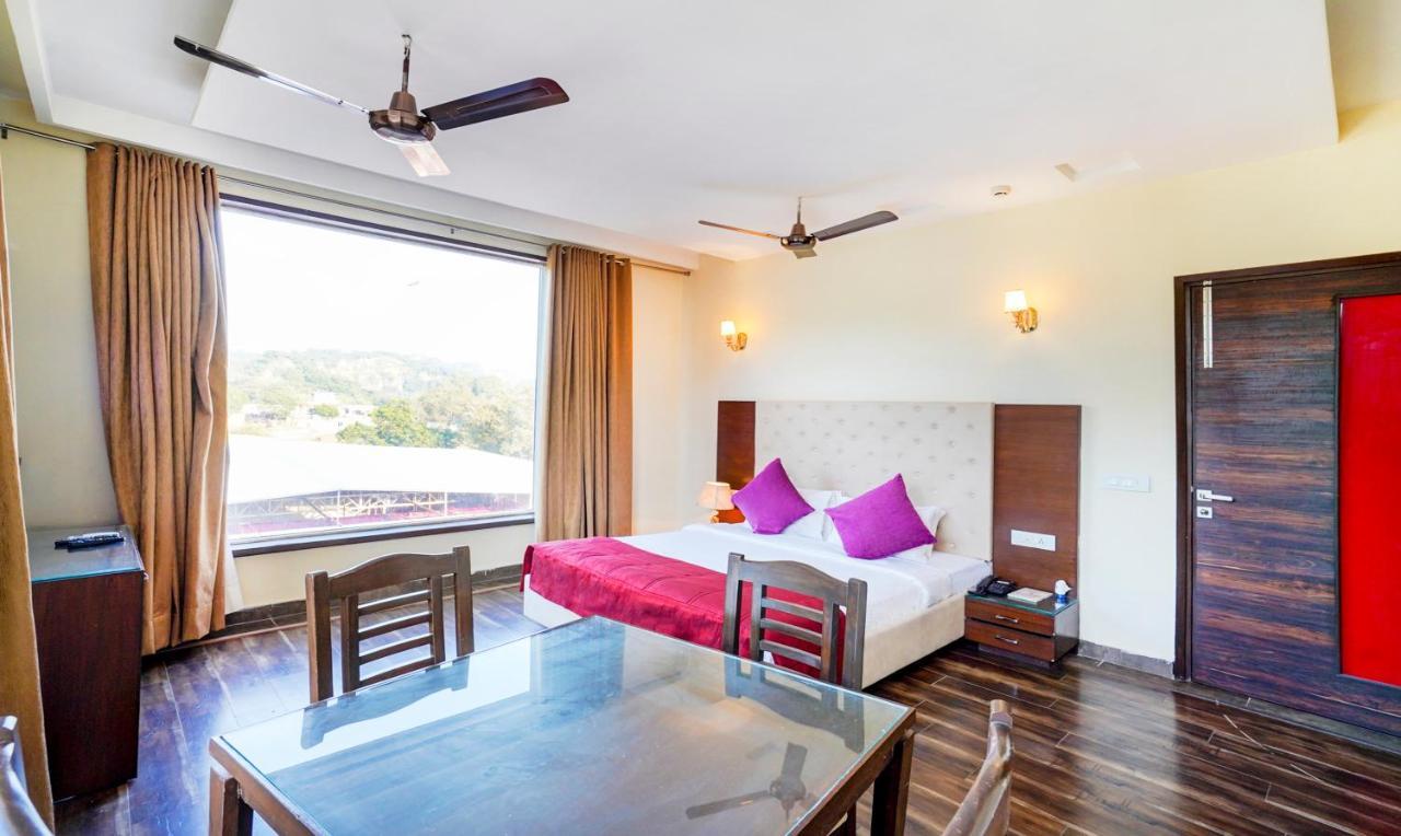 Redwood Resort Panchkula Exterior foto