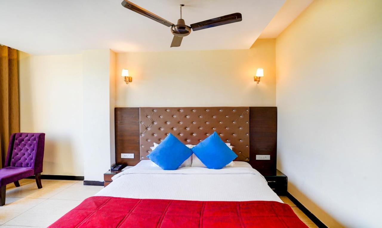 Redwood Resort Panchkula Exterior foto
