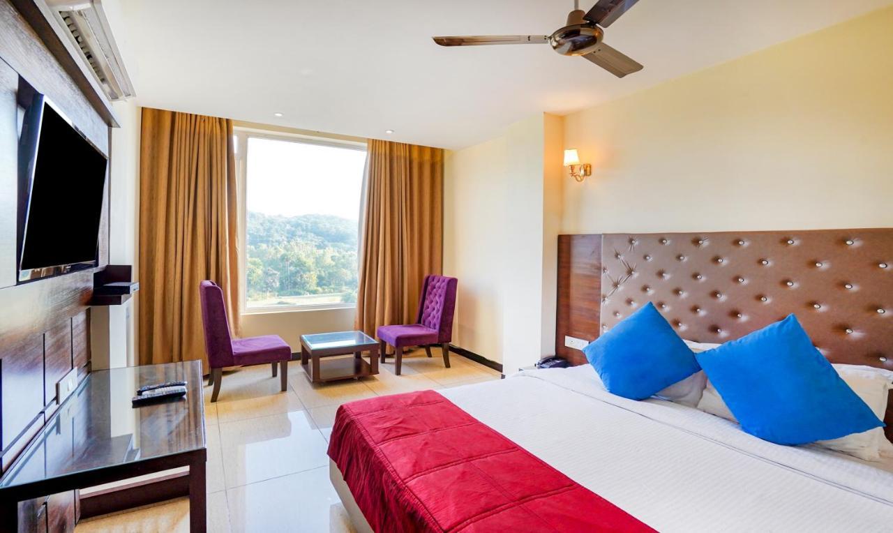 Redwood Resort Panchkula Exterior foto