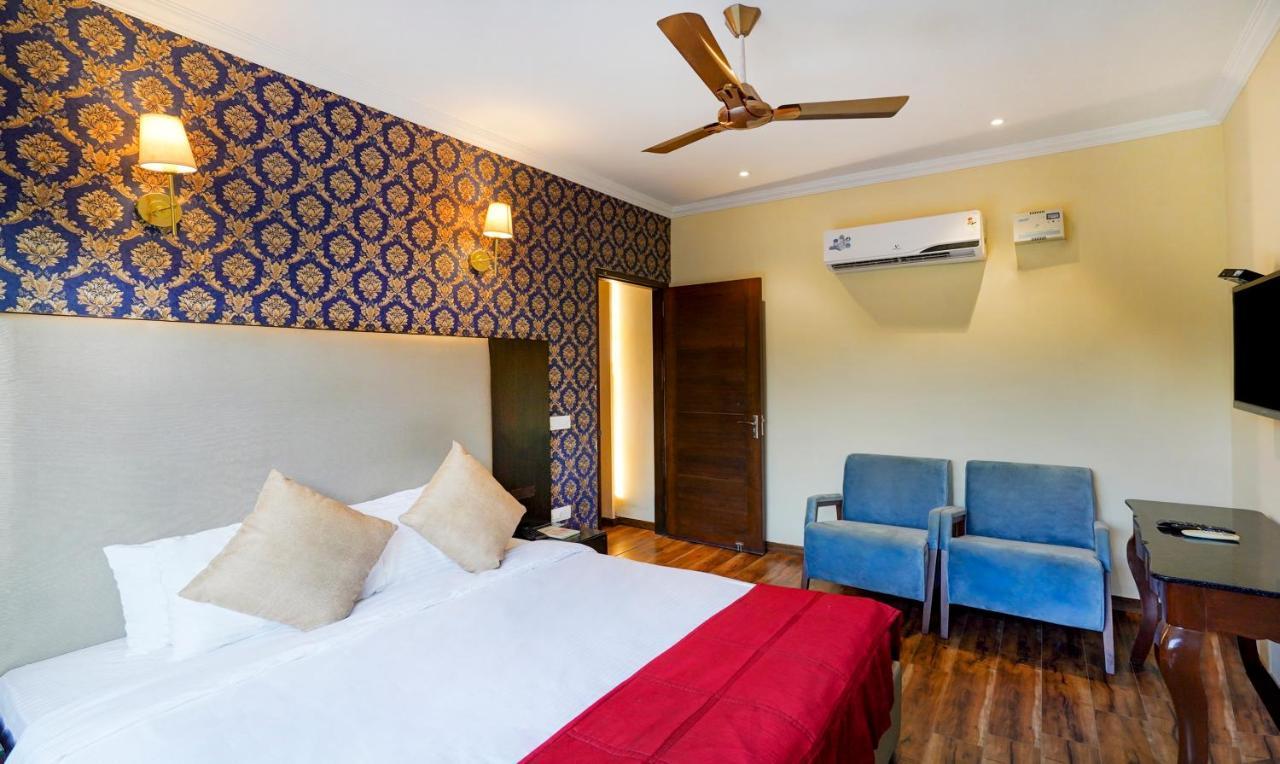 Redwood Resort Panchkula Exterior foto
