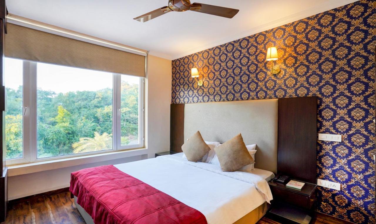 Redwood Resort Panchkula Exterior foto